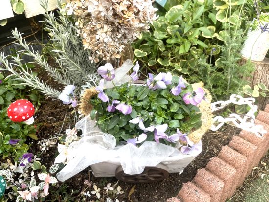 プラスチックケースをリメイクしたガーデン雑貨