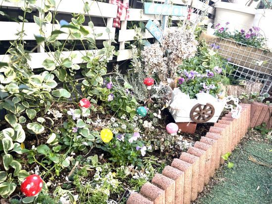 小さな庭のガーデン雑貨